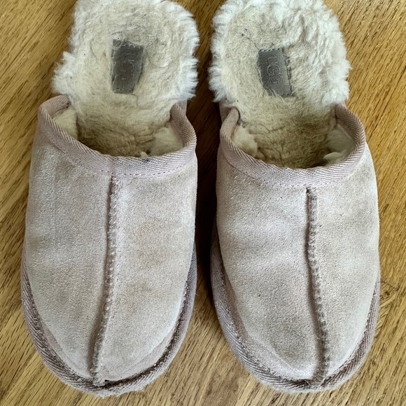 Little Girls Uggs Pink Size 1 Classic Slip On Slipper Suede - Picture 1 of 5